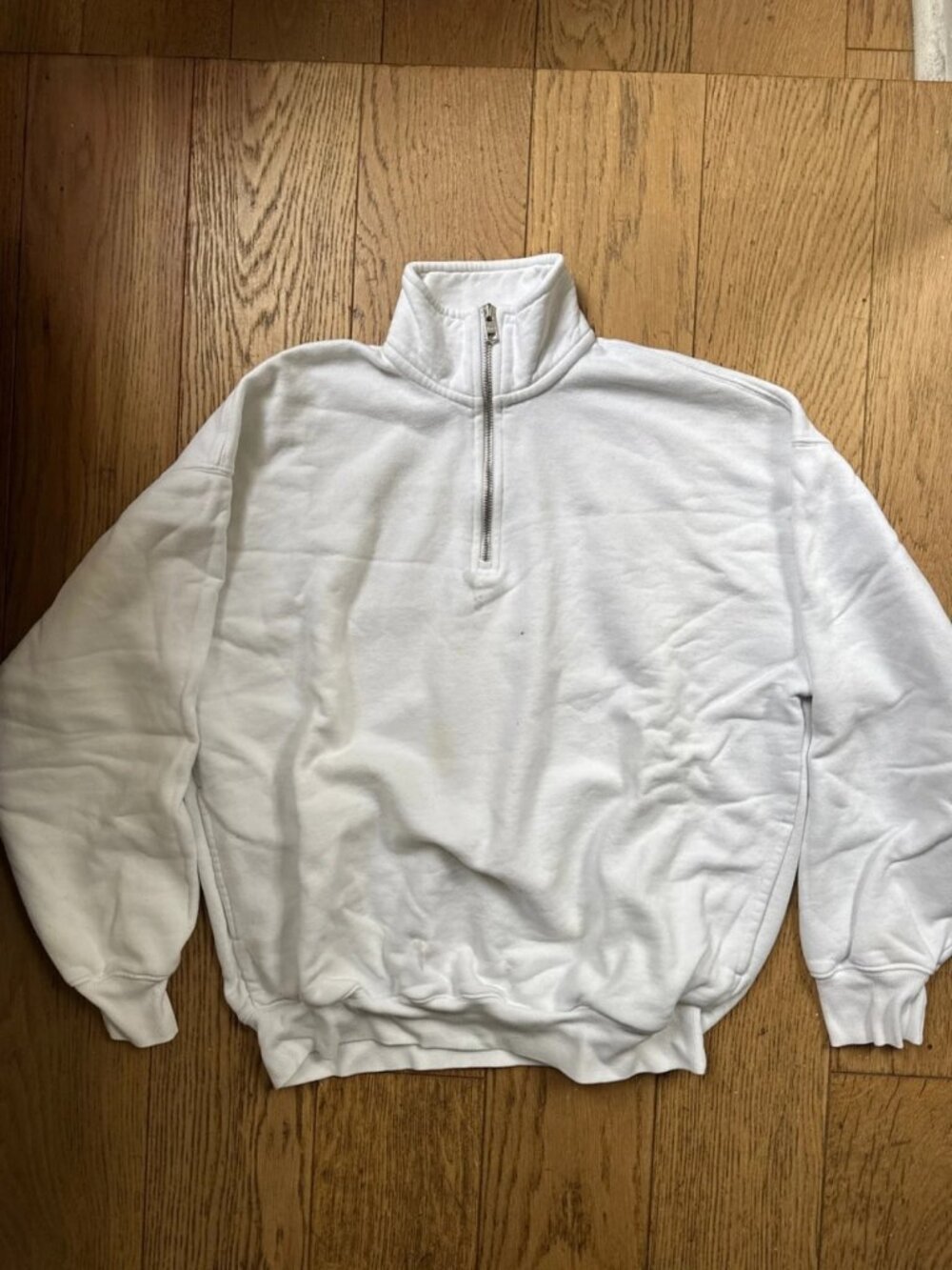 White oversized fleece sweater with a 1/4-length zipper, size S (EU 36 / US 6)